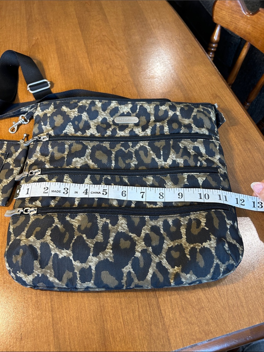 Leopard Print Baggallini Crossbody Bag with Detachable Strap and pouch - Picture 7 of 10